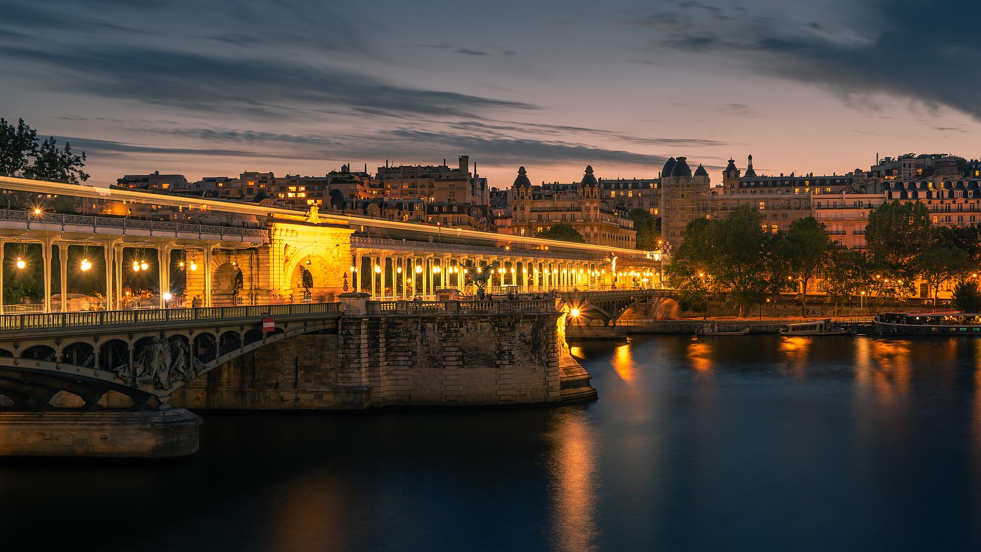 Bir-Hakeim bridge, Paris 24 June 2021.jpg
