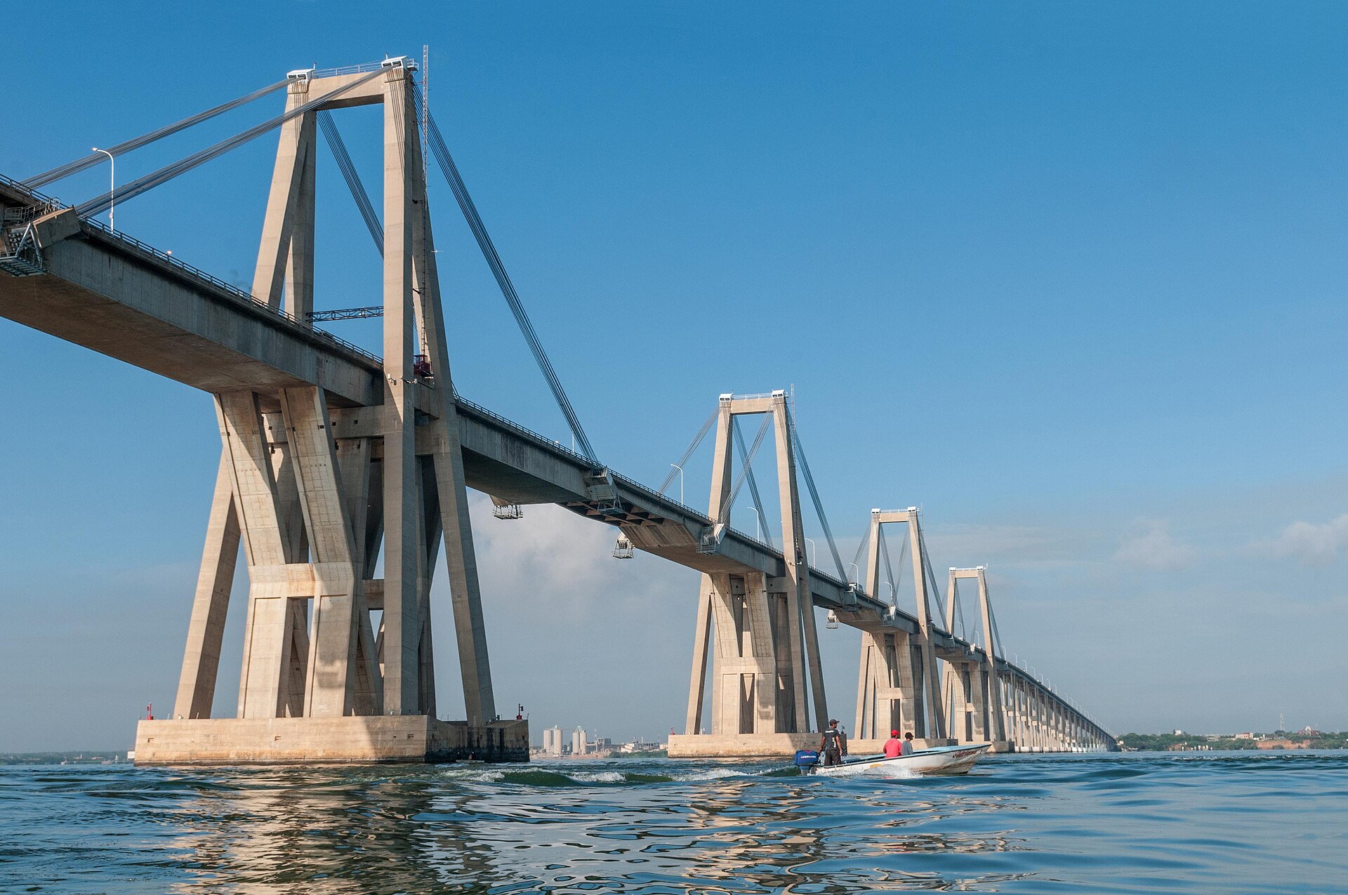 General Rafael Urdaneta Bridge view from the lake to Cabimas side.jpg